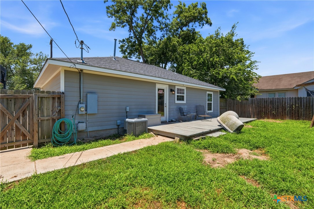 554 West Austin Street Luling, TX 78648 - Photo 35 of 47