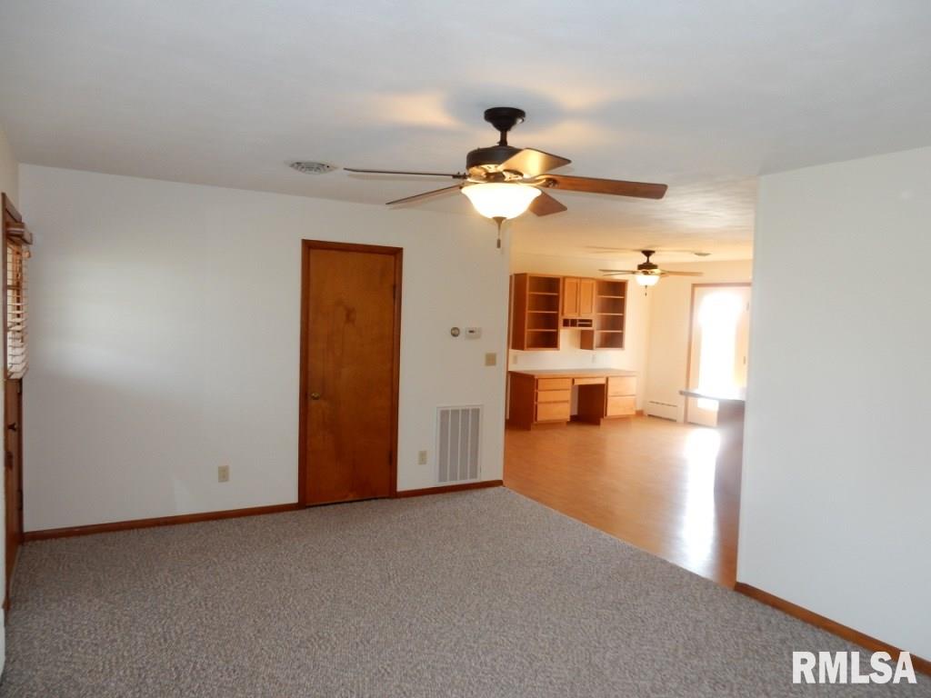 18404 West Farmington Road Trivoli, IL 61569 - Photo 3 of 34