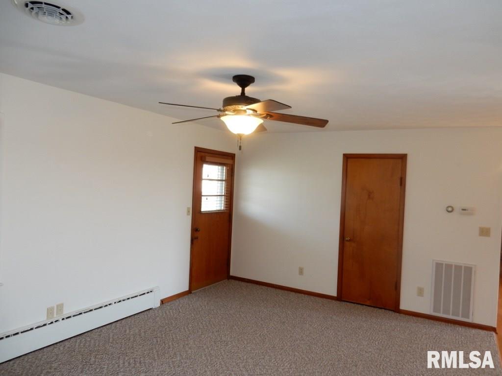 18404 West Farmington Road Trivoli, IL 61569 - Photo 4 of 34