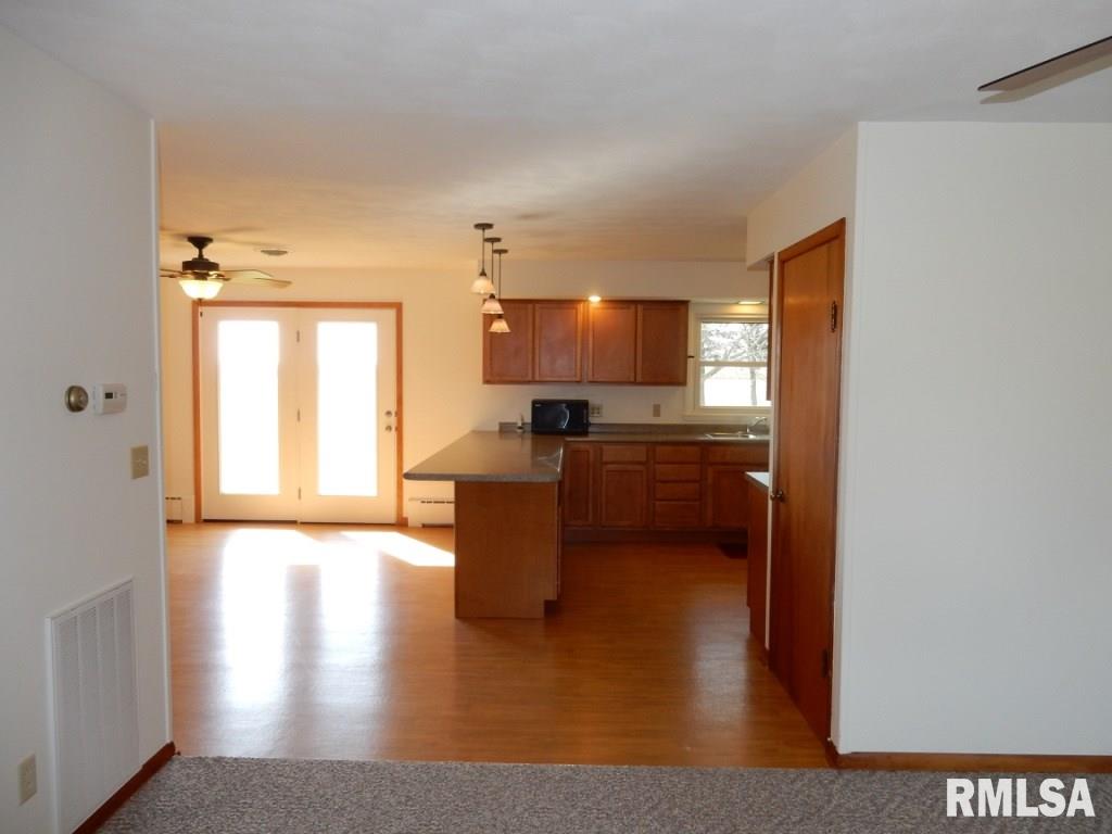 18404 West Farmington Road Trivoli, IL 61569 - Photo 5 of 34