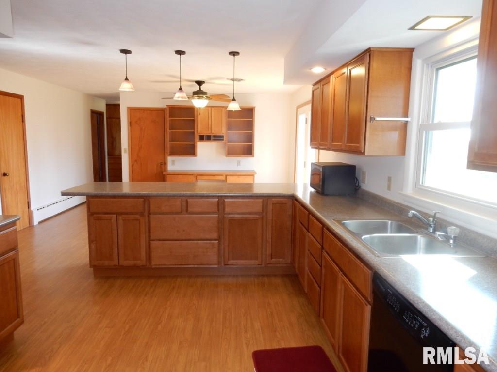 18404 West Farmington Road Trivoli, IL 61569 - Photo 6 of 34