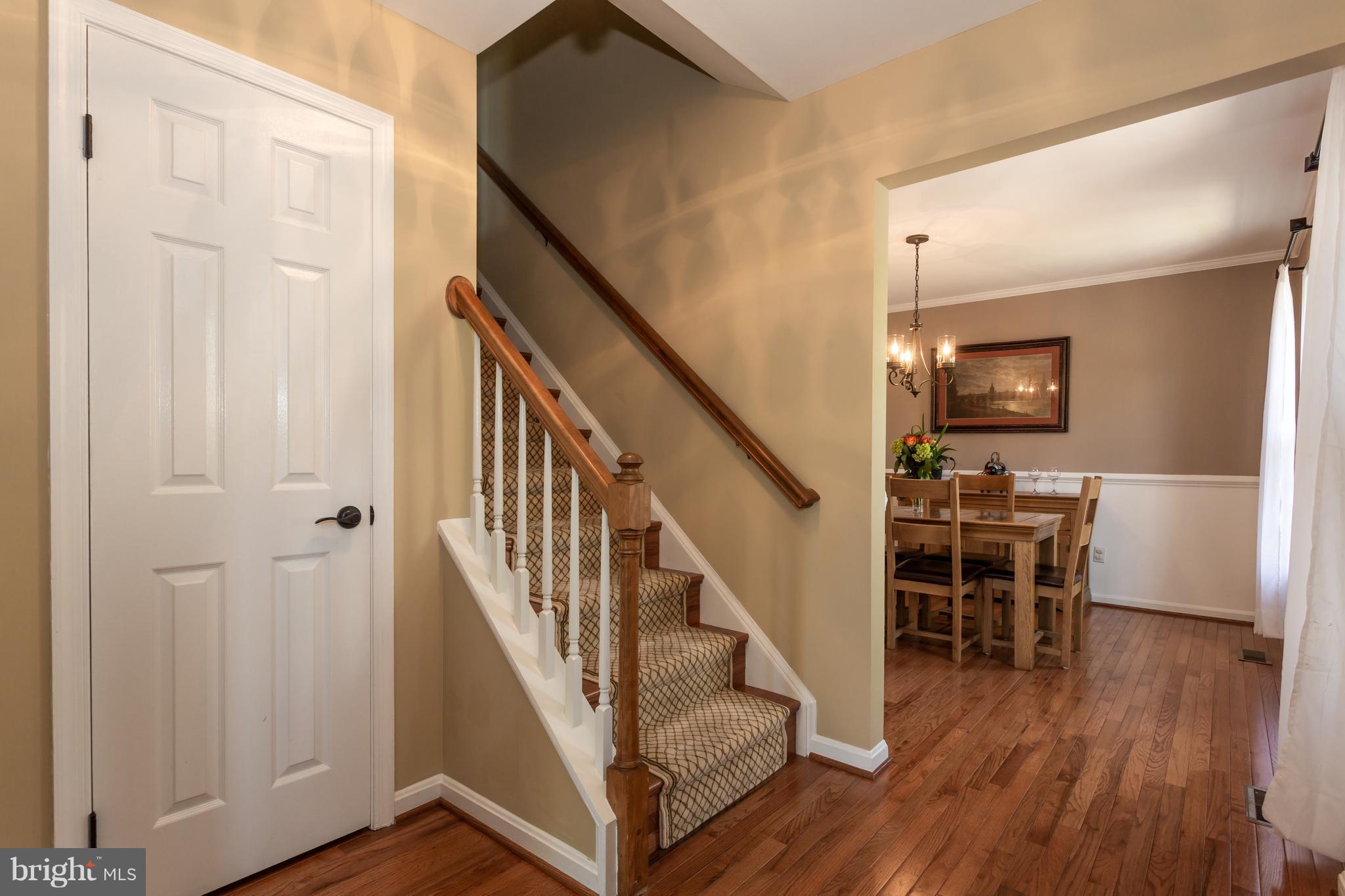 2074 Cobblestone Lane Reston, VA 20191 - Photo 3 of 30 Foyer