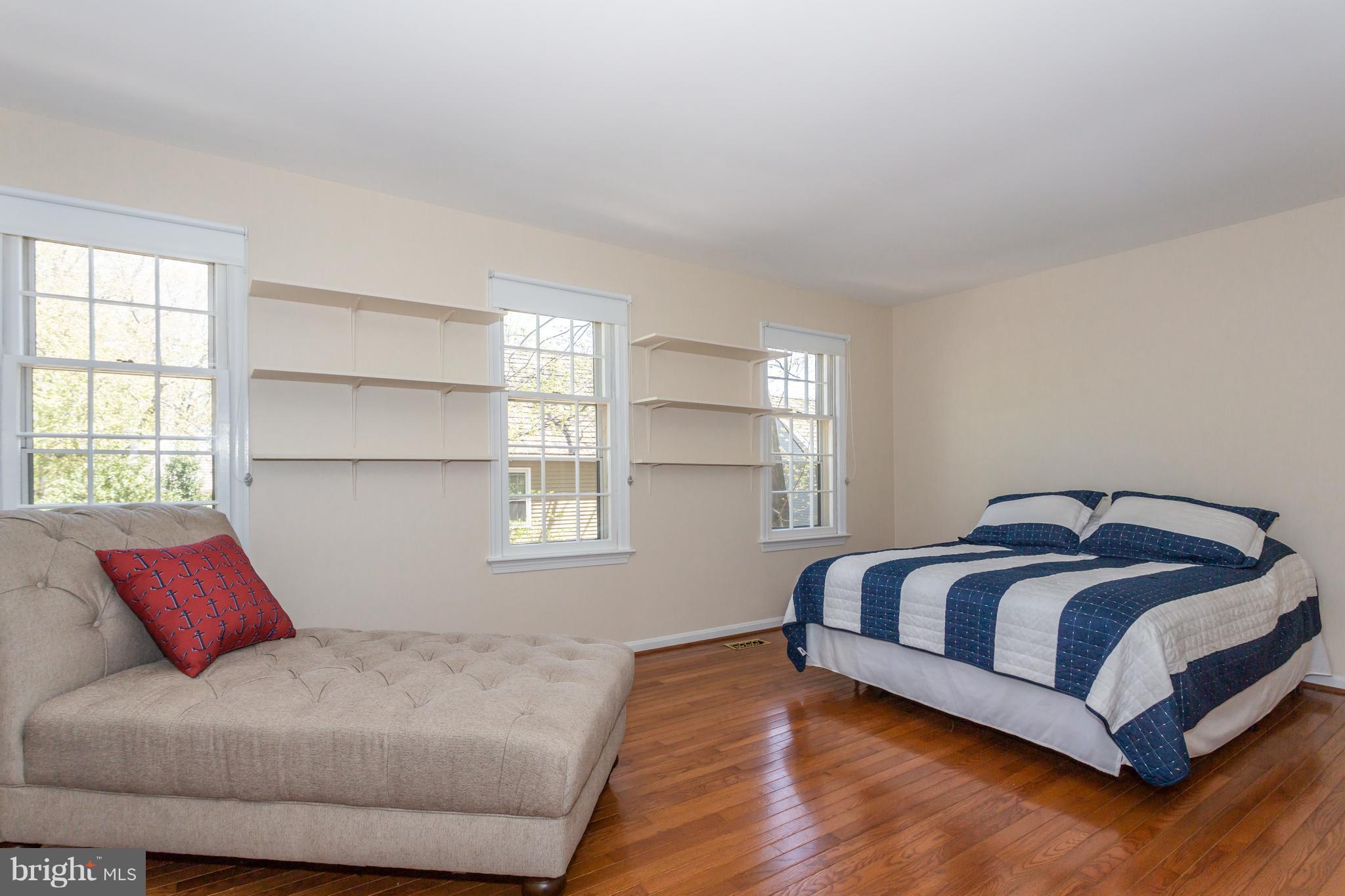 2074 Cobblestone Lane Reston, VA 20191 - Photo 21 of 30 Bedroom 3 with built-in shelving