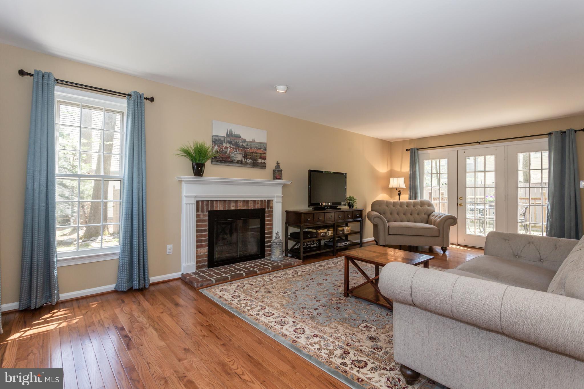 2074 Cobblestone Lane Reston, VA 20191 - Photo 4 of 30 Family Room filled with natural light