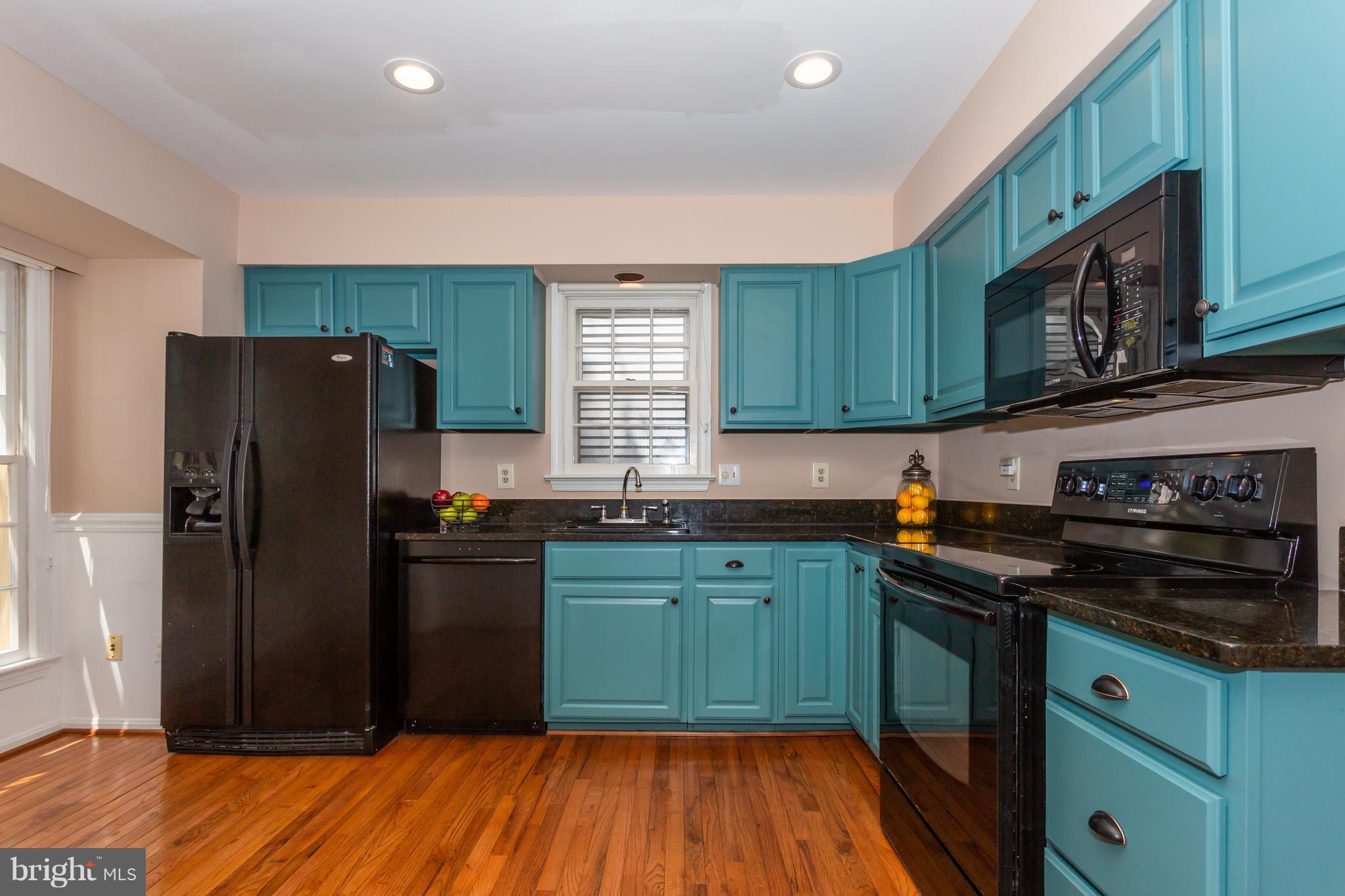 2074 Cobblestone Lane Reston, VA 20191 - Photo 9 of 30 Granite Coutnertops