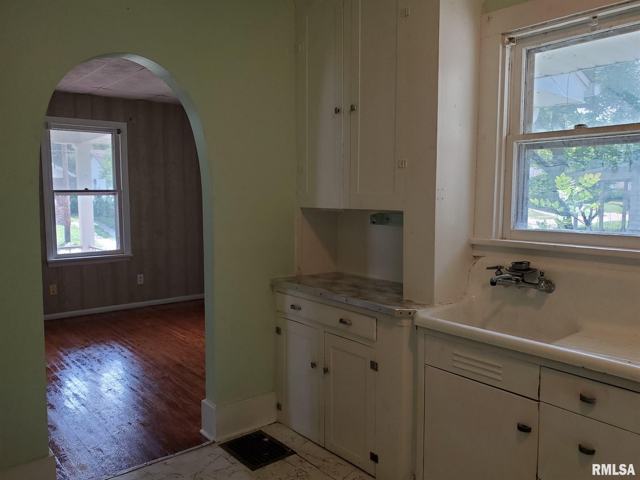 2269 South 11th Street Springfield, IL 62703 - Photo 7 of 20