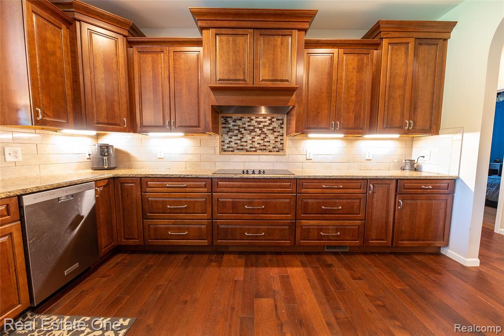 10125 Chase Lake Road Fowlerville, MI 48836 - Photo 8 of 40