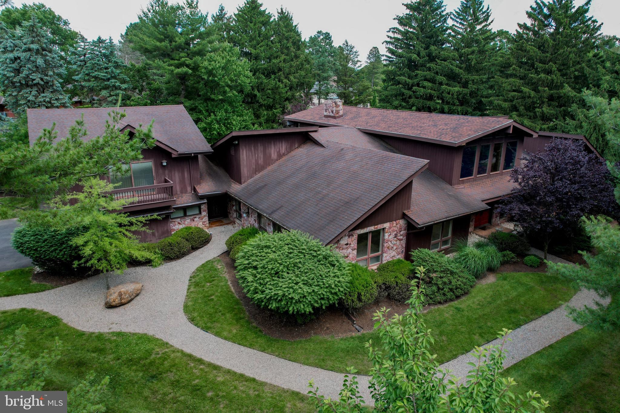 833 Yorkshire Road Allentown, PA 18103 - Photo 1 of 49 Gallery Image 1