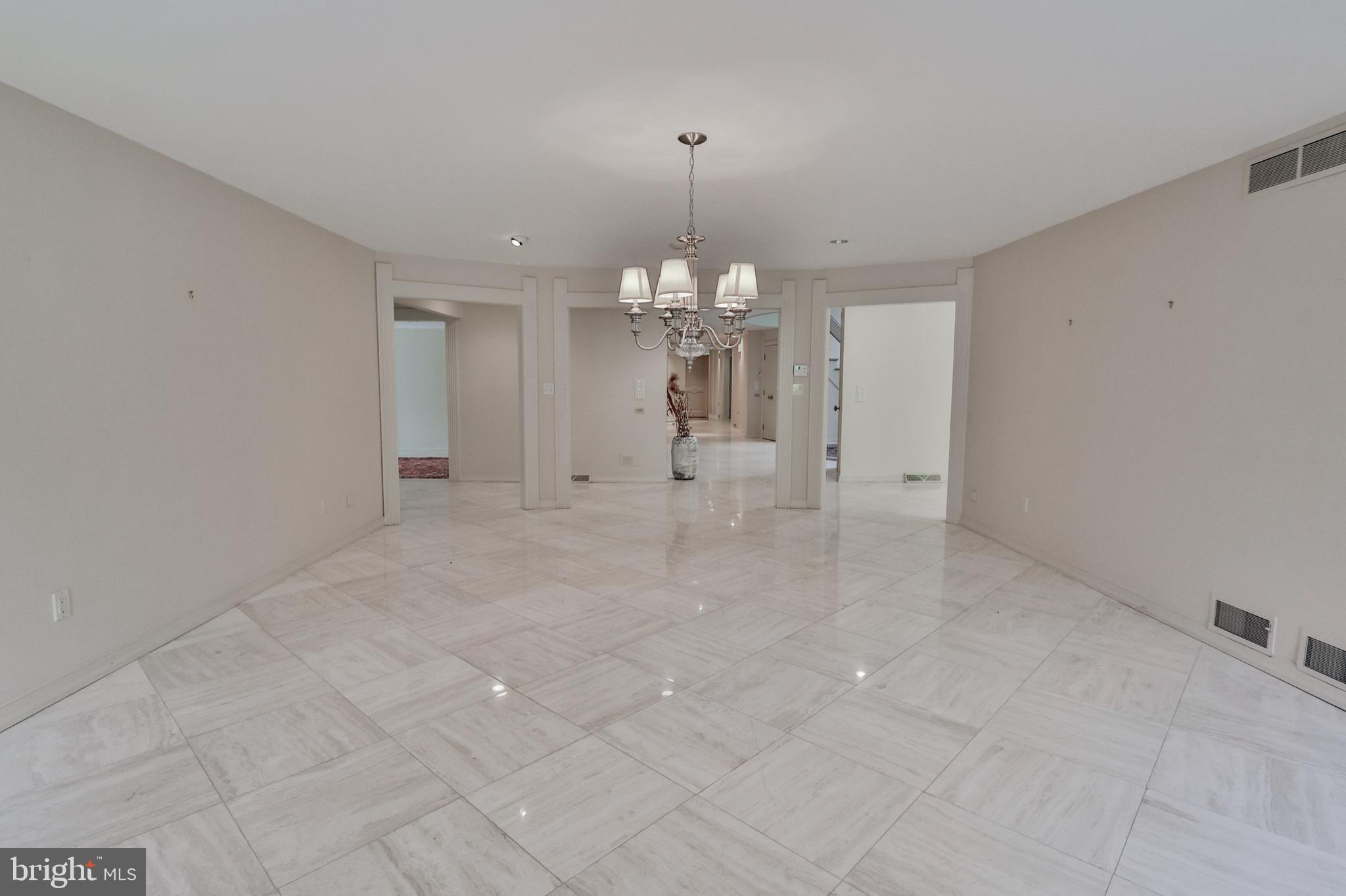 833 Yorkshire Road Allentown, PA 18103 - Photo 13 of 49 Gallery Image 13