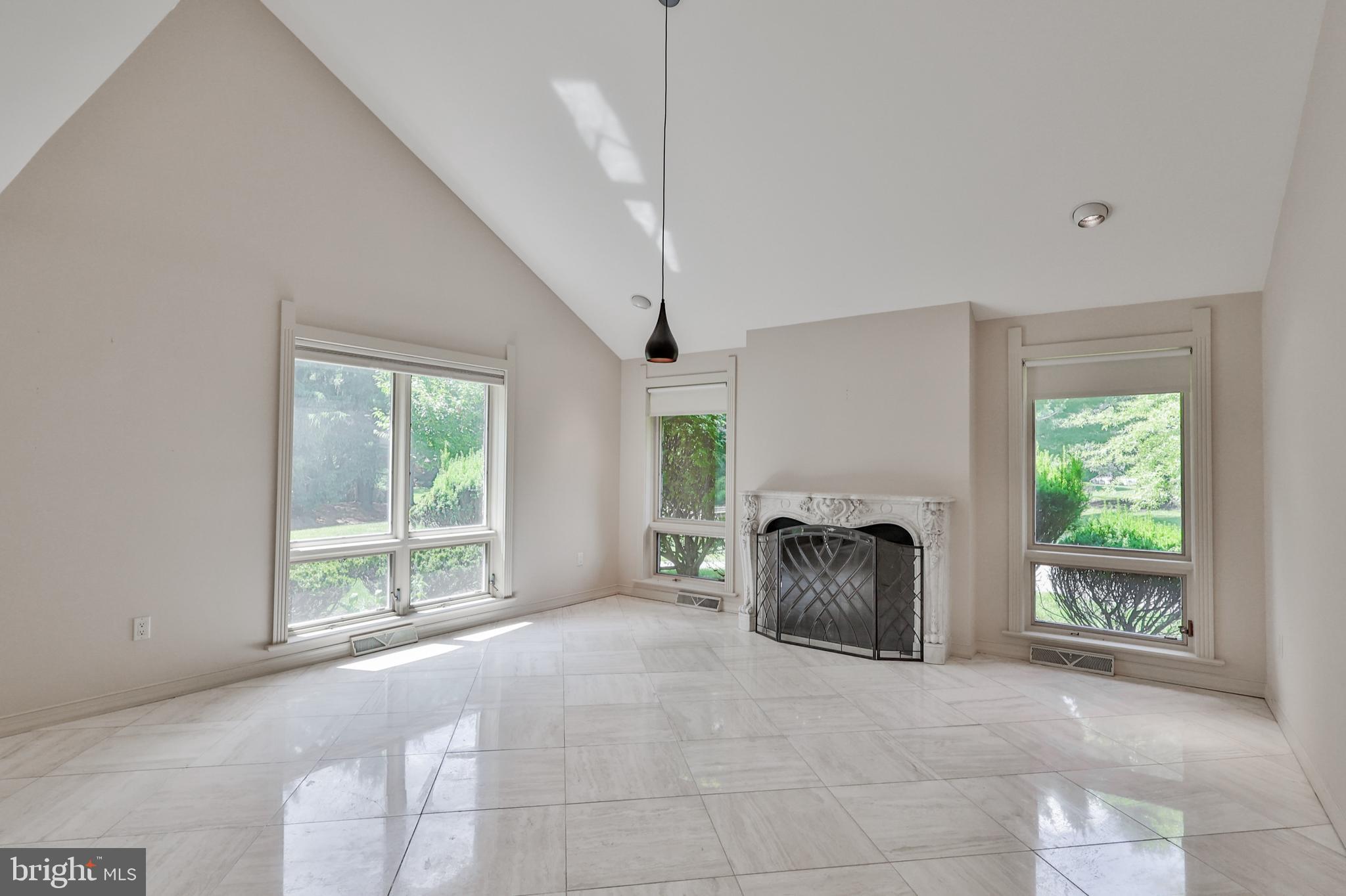 833 Yorkshire Road Allentown, PA 18103 - Photo 15 of 49 Gallery Image 15