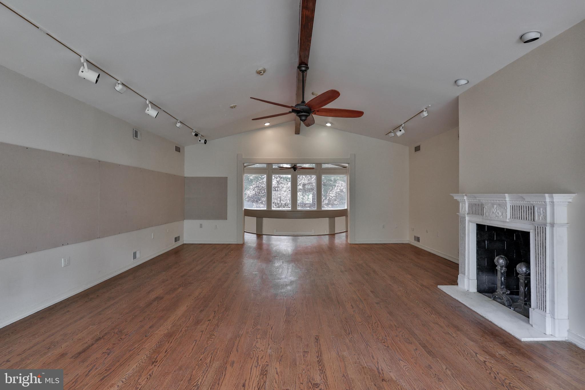 833 Yorkshire Road Allentown, PA 18103 - Photo 8 of 49 Gallery Image 8
