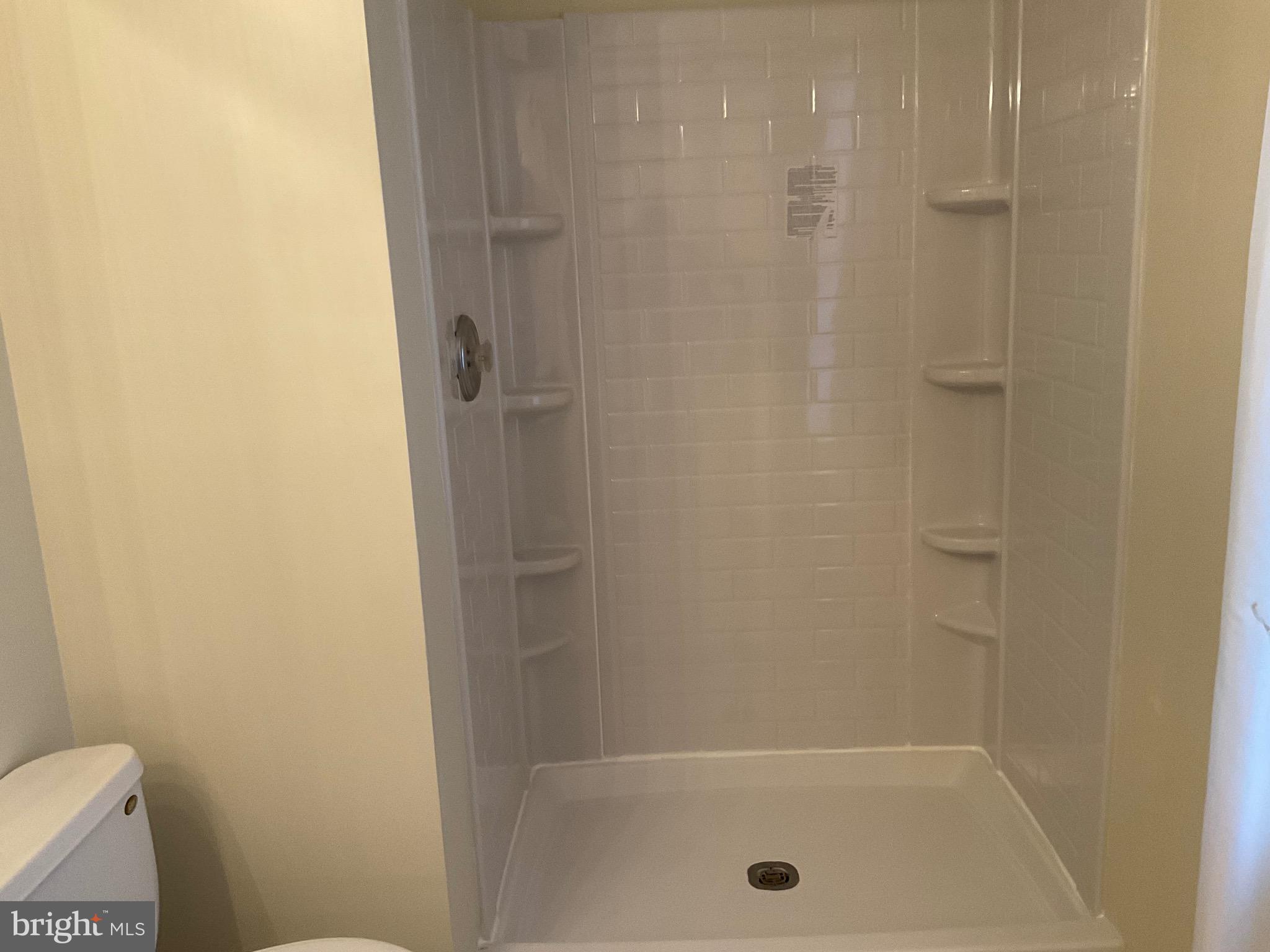 6801 Upper Mills Circle Baltimore, MD 21228 - Photo 25 of 40 a bathroom with a bathtub