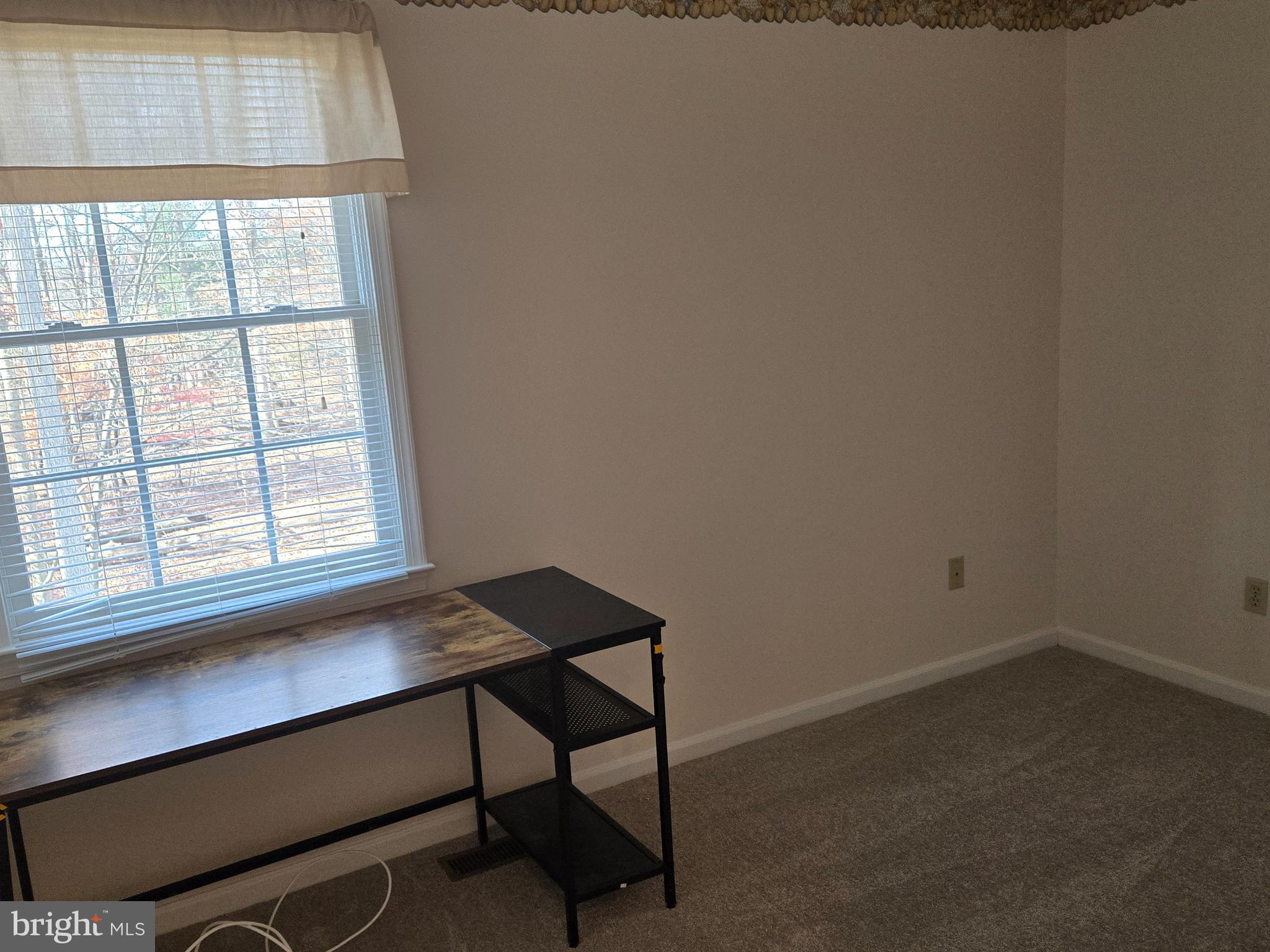 6801 Upper Mills Circle Baltimore, MD 21228 - Photo 26 of 40 an empty room with a window