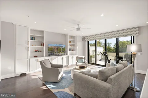 a car parked in front of a building