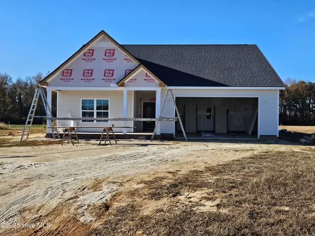 $324,500 | 176 Country Cv Lane, Clinton, NC 28328
