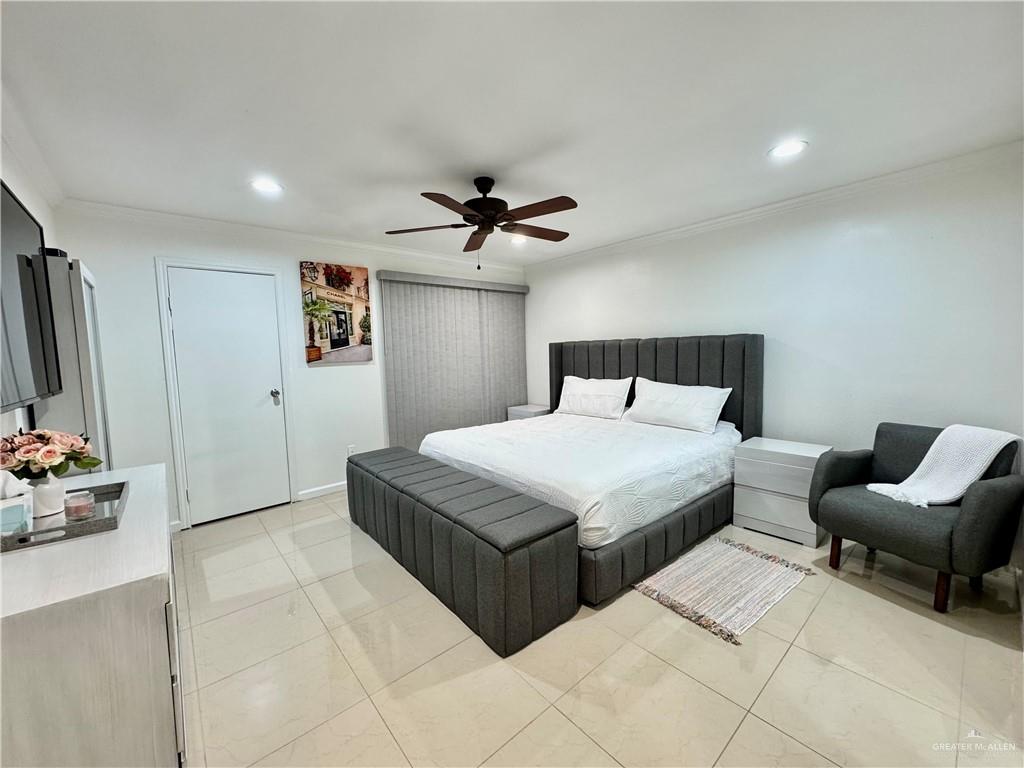 2708 Howard Drive, Unit E3 McAllen, TX 78503 - Photo 16 of 30 a bedroom with a bed and a couch