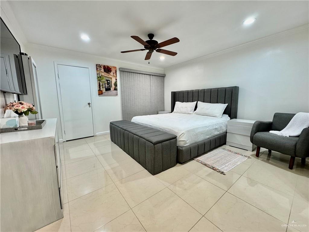 2708 Howard Drive, Unit E3 McAllen, TX 78503 - Photo 17 of 30 a bedroom with a bed and a couch