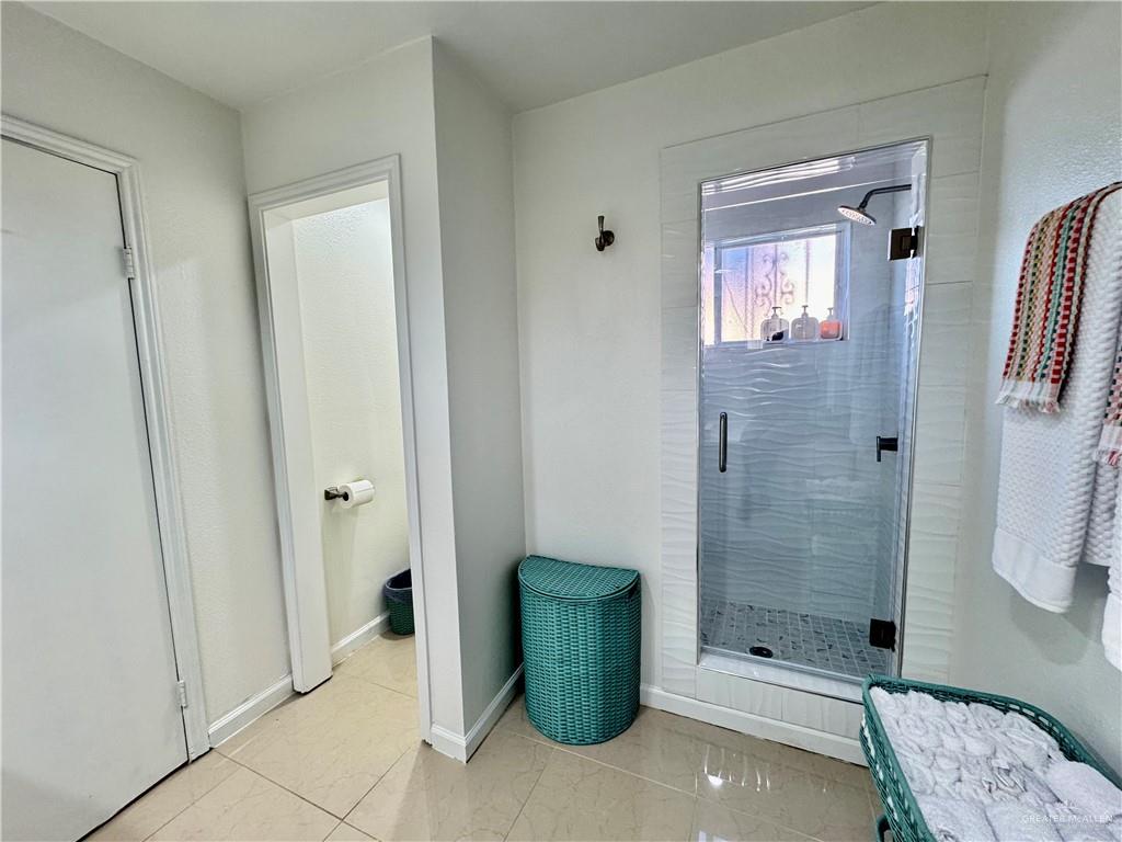 2708 Howard Drive, Unit E3 McAllen, TX 78503 - Photo 21 of 30 a bathroom with a sink a toilet and shower
