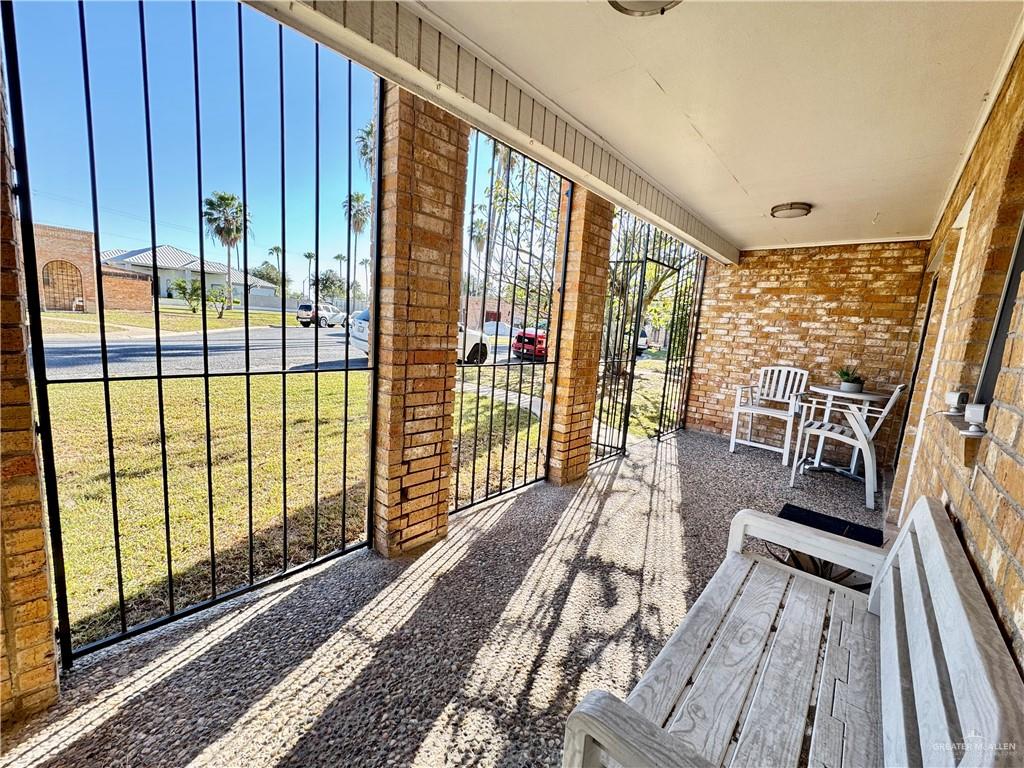2708 Howard Drive, Unit E3 McAllen, TX 78503 - Photo 4 of 30 a view of a living room with furniture