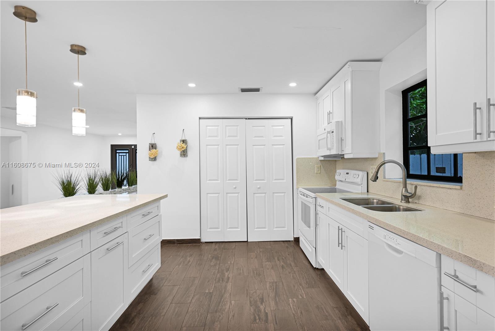 461 Southwest 25th Road Miami, FL 33129 - Photo 4 of 24