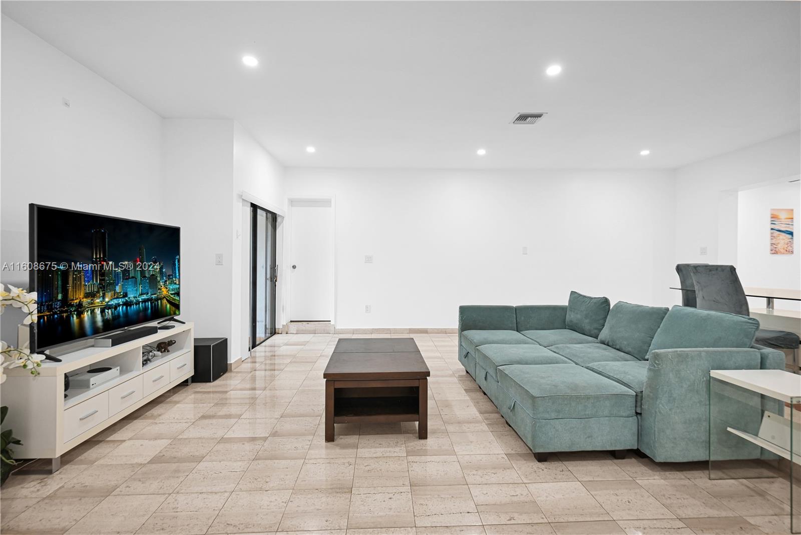 461 Southwest 25th Road Miami, FL 33129 - Photo 9 of 24