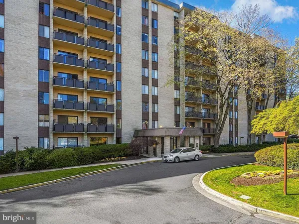 $195,000 | 6001 Arlington Boulevard, Unit 903, Falls Church, VA 22044