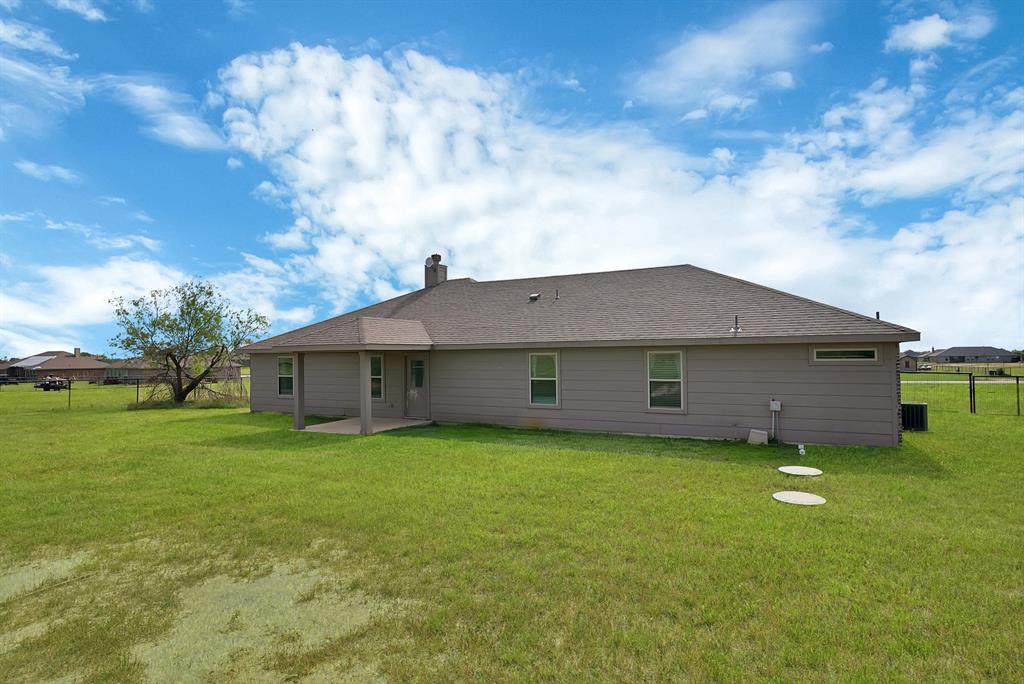115 Springwood Ranch Loop Springtown, TX 76082 - Photo 18 of 25