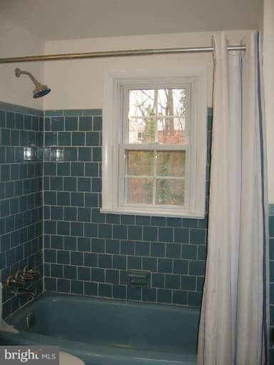 4025 Laurel Road Alexandria, VA 22309 - Photo 14 of 24 Bath