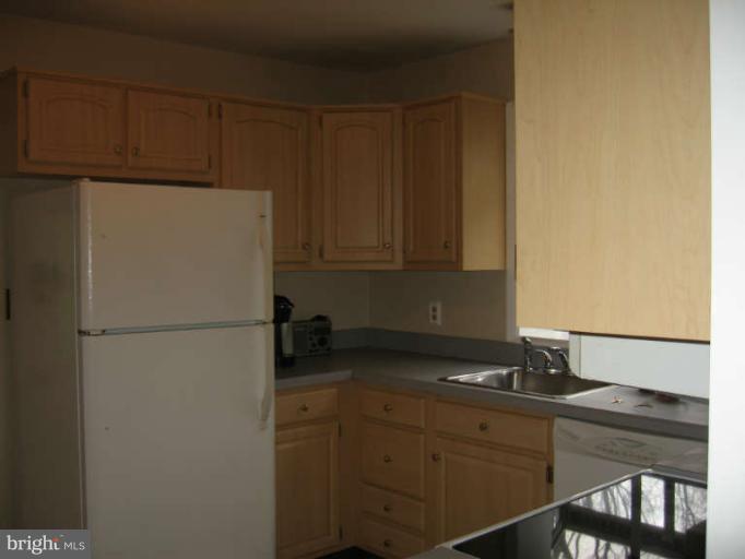 4025 Laurel Road Alexandria, VA 22309 - Photo 6 of 24 Kitchen