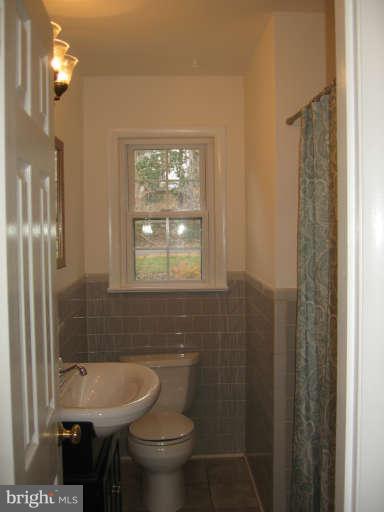 4025 Laurel Road Alexandria, VA 22309 - Photo 9 of 24 Bath