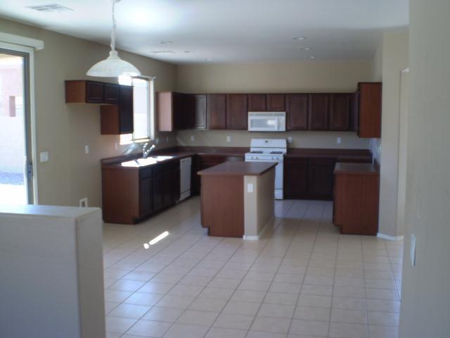 17813 North Madison Road Maricopa, AZ 85139 - Photo 3 of 7 Kitchen