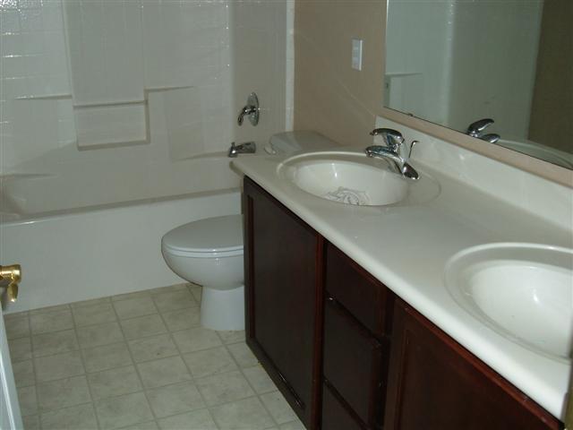 17813 North Madison Road Maricopa, AZ 85139 - Photo 5 of 7 Common upstairs bath