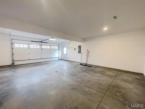 $389,900 | 12301 County Road 4037, Holts Summit, MO 65043