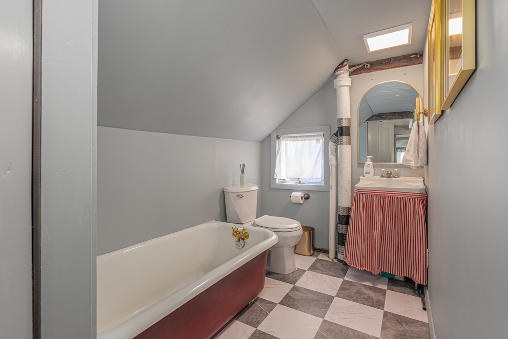 129 Whitehall Road Amesbury, MA 01913 - Photo 20 of 32 Gallery Image 20