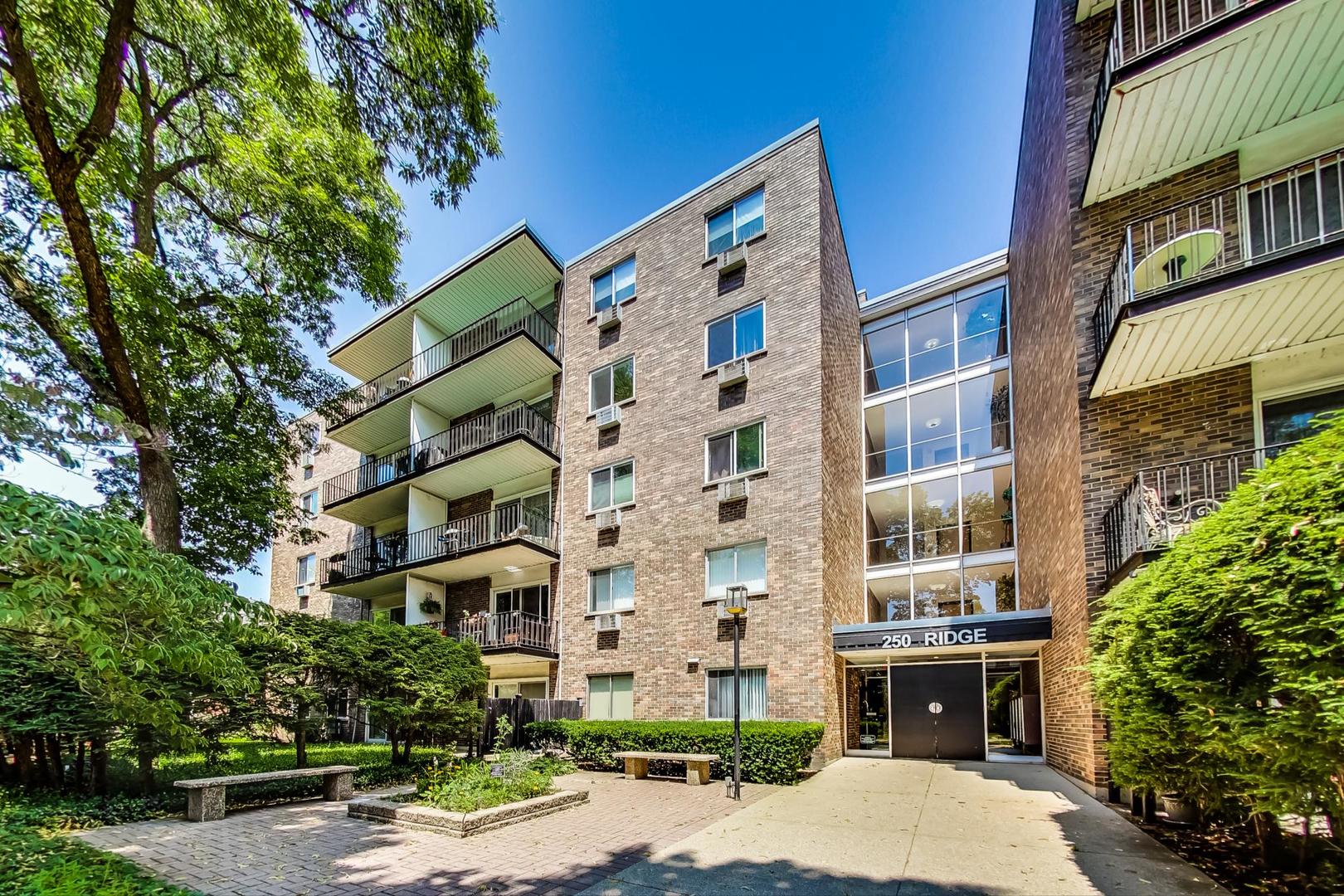 250 Ridge Avenue, Unit 3K, Evanston, IL 60202 Compass