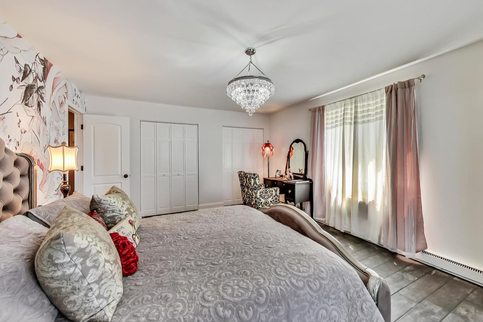 250 Ridge Avenue, Unit 3K Evanston, IL 60202 - Photo 18 of 24 a bedroom with a bed and a chandelier