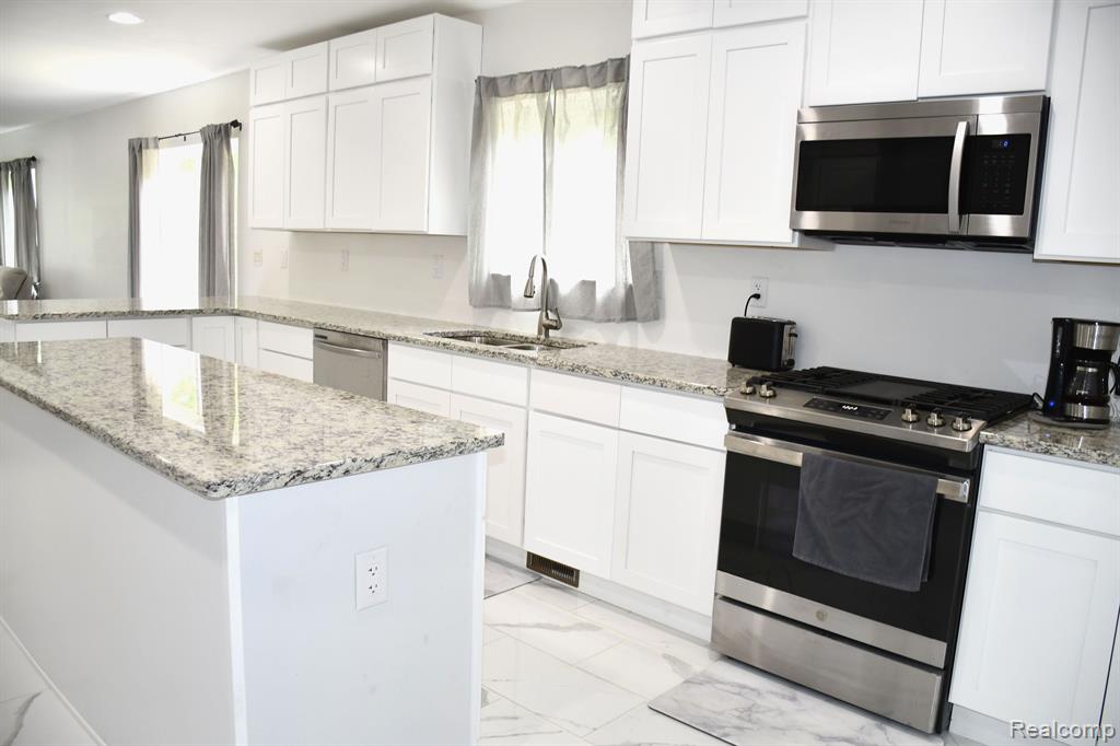 28799 Elwell Road Belleville, MI 48111 - Photo 9 of 42