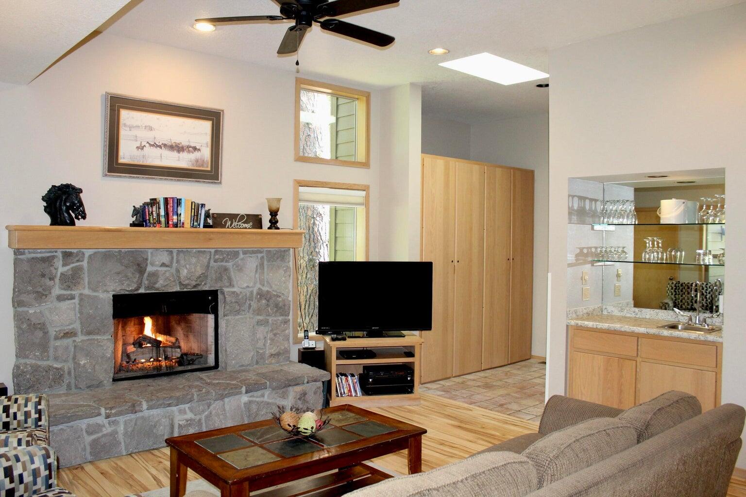 57407 Beaver Ridge Loop, Unit 44C2 Sunriver, OR 97707 - Photo 6 of 19 20230929230308616094000000-o