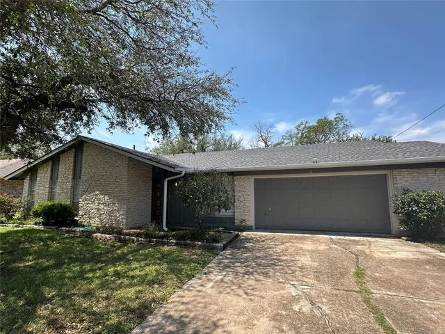 a front view of house with yard