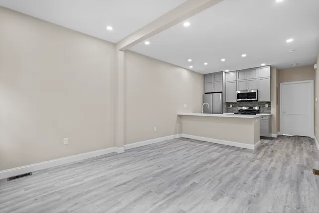 $4,200 | 769 East 6th Street, Unit 1, Boston, MA 02127