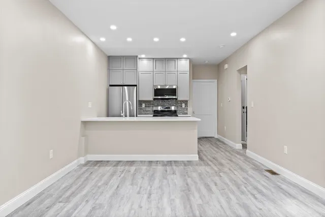 $4,200 | 769 East 6th Street, Unit 1, Boston, MA 02127