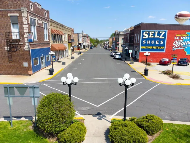 $40,000 | 600 East Cedar Street, Le Roy, IL 61752