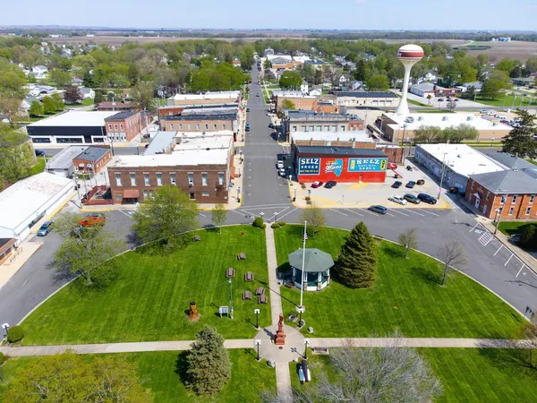 $40,000 | 600 East Cedar Street, Le Roy, IL 61752