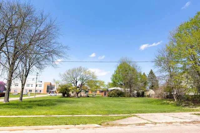 $40,000 | 600 East Cedar Street, Le Roy, IL 61752