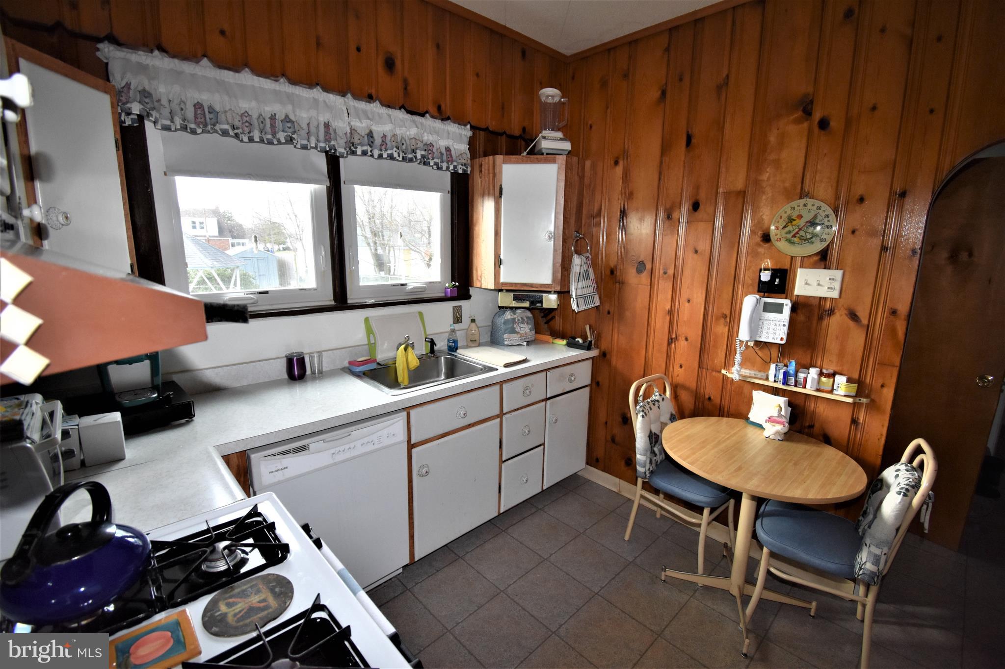 402 Lippincott Avenue Riverside, NJ 08075 - Photo 12 of 18