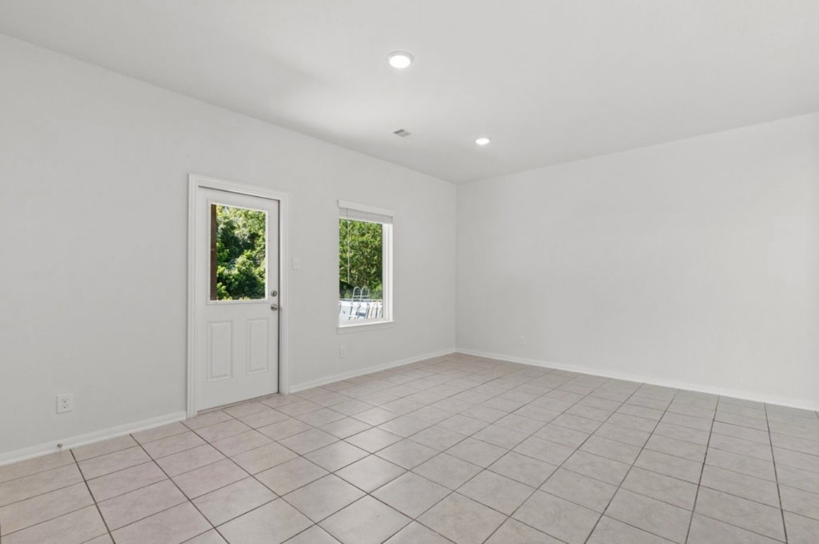 5319 Rivers Edge Drive Richmond, TX 77469 - Photo 10 of 24 an empty room with windows