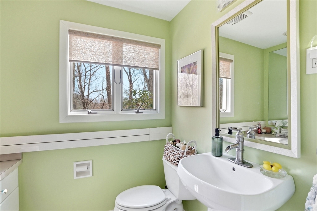 33 Algonquin Road Canton, MA 02021 - Photo 23 of 34