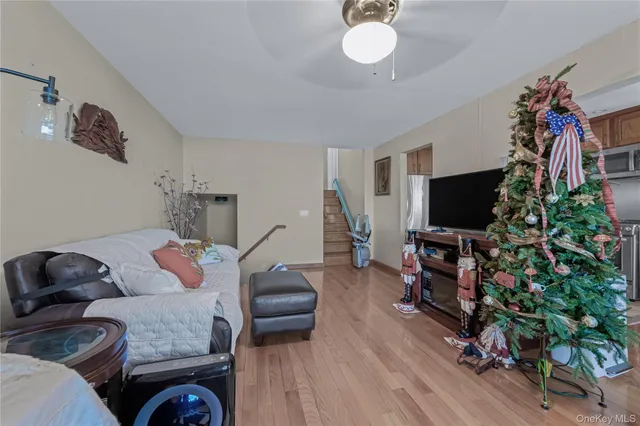 a view of a workspace with furniture and a livingroom