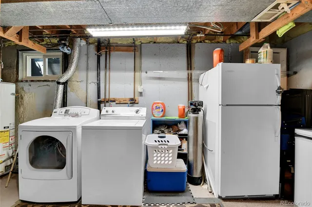 a room with furniture and a cabin