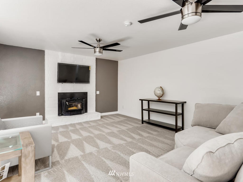 10931 Southeast 183rd Court Renton, WA 98055 - Photo 11 of 28 Gallery Image 11